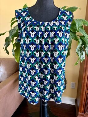 Kasper Geometric Print Pleated Front sleeveless top - Medium